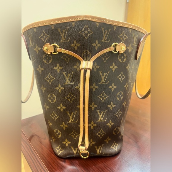 Authentic Louis Vuitton Neverfull MM - Picture 3 of 14